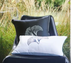 ENSEMBLE ENVELOPPE COUSSIN GINGKO BLEU CORINTHE