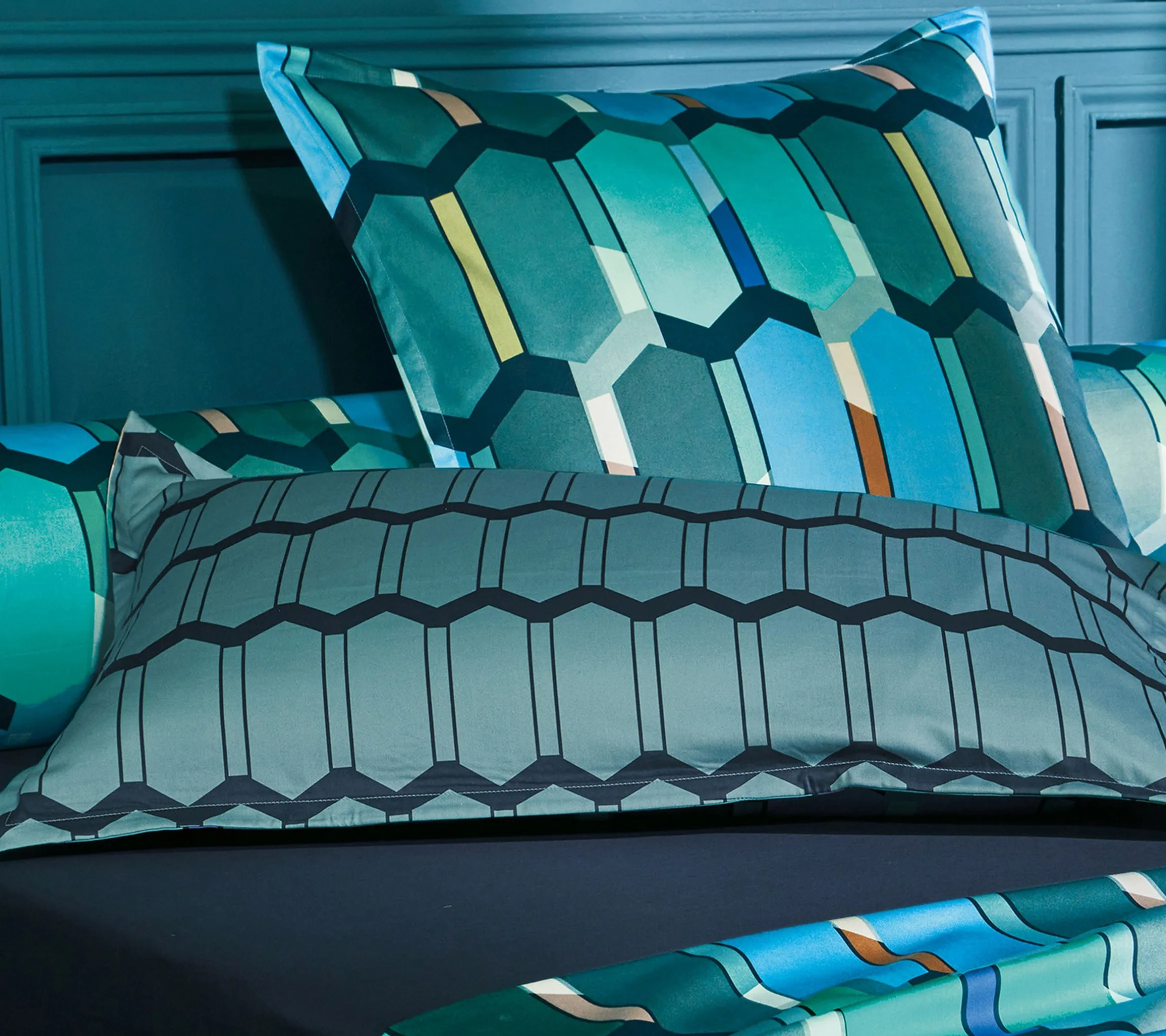 TRAVERSIN MOSAIC COBALT